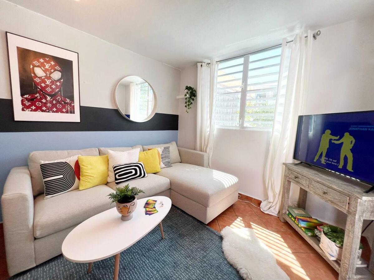 Stunning 2br W Parking - Walk To Beach! Apartment