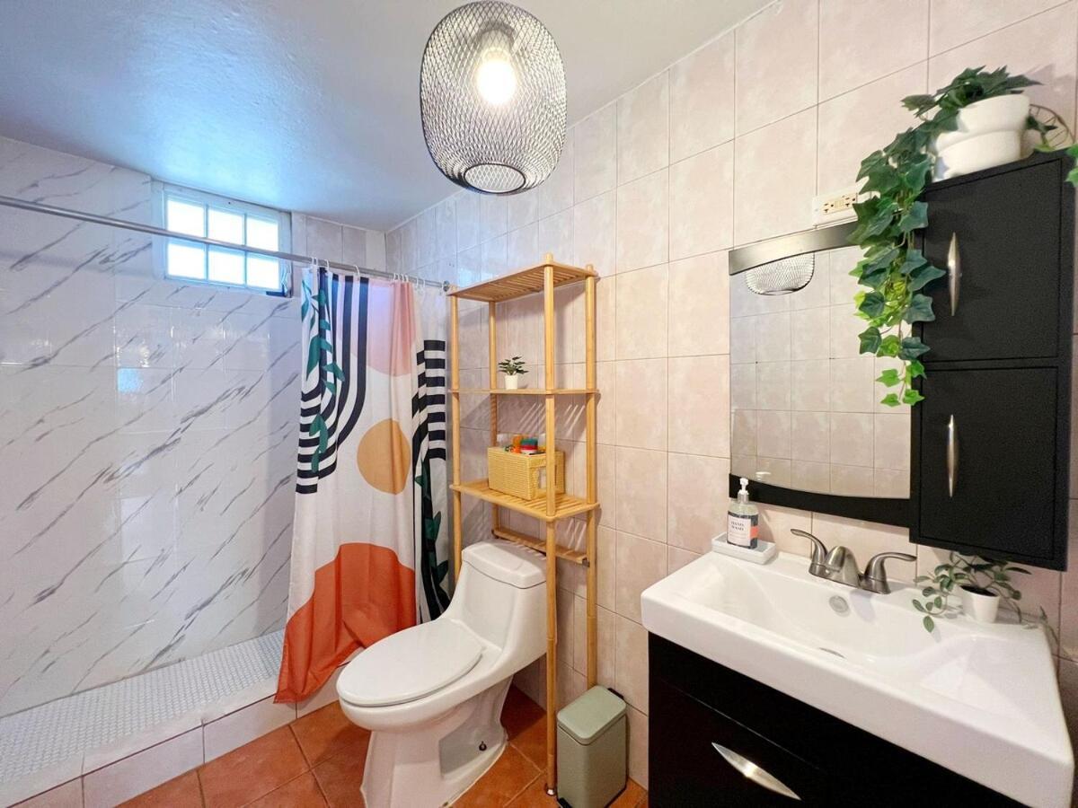 Stunning 2br W Parking - Walk To Beach! San Juan