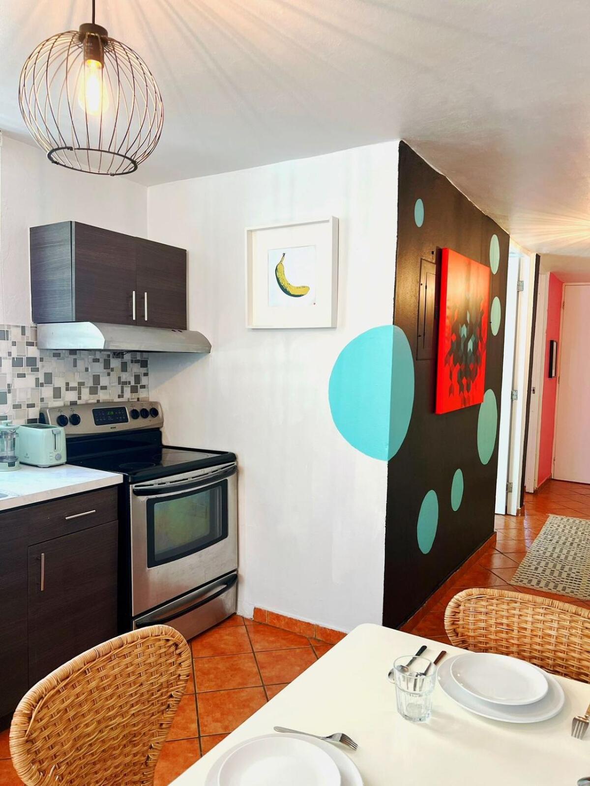 Stunning 2br W Parking - Walk To Beach! San Juan