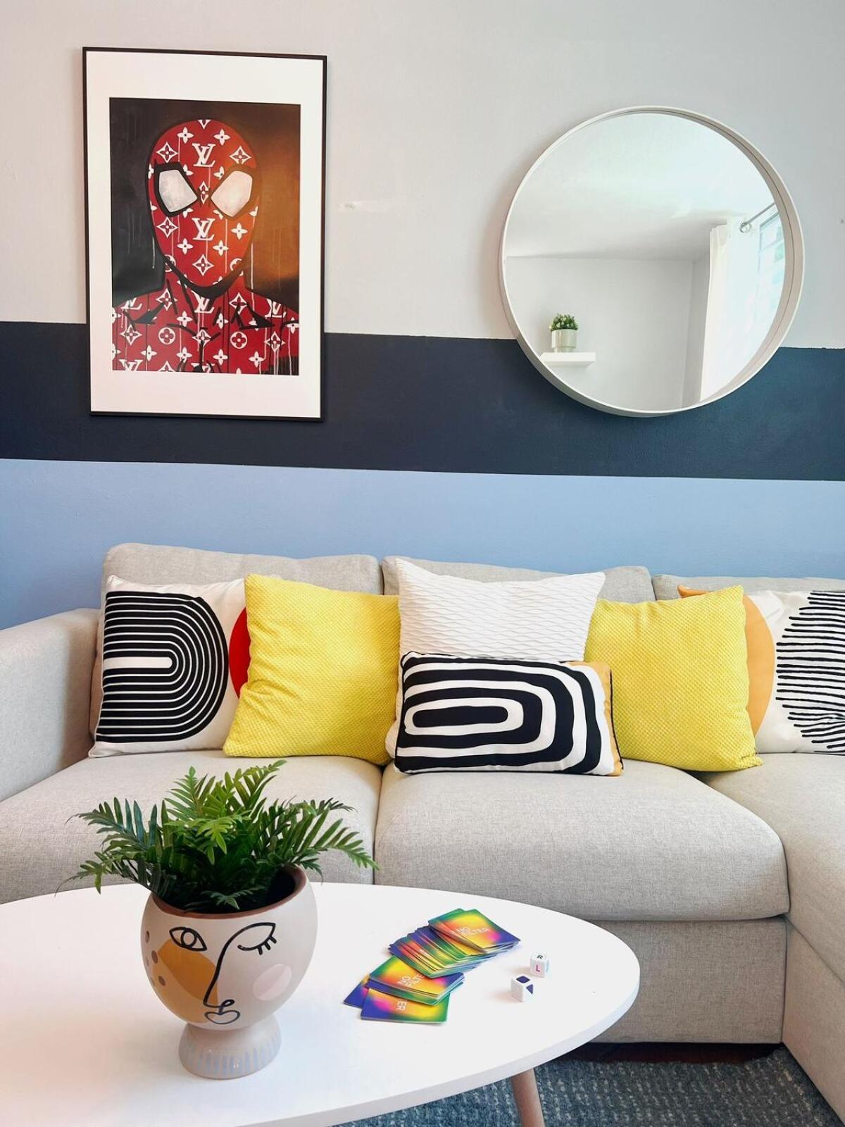 Stunning 2br W Parking - Walk To Beach!