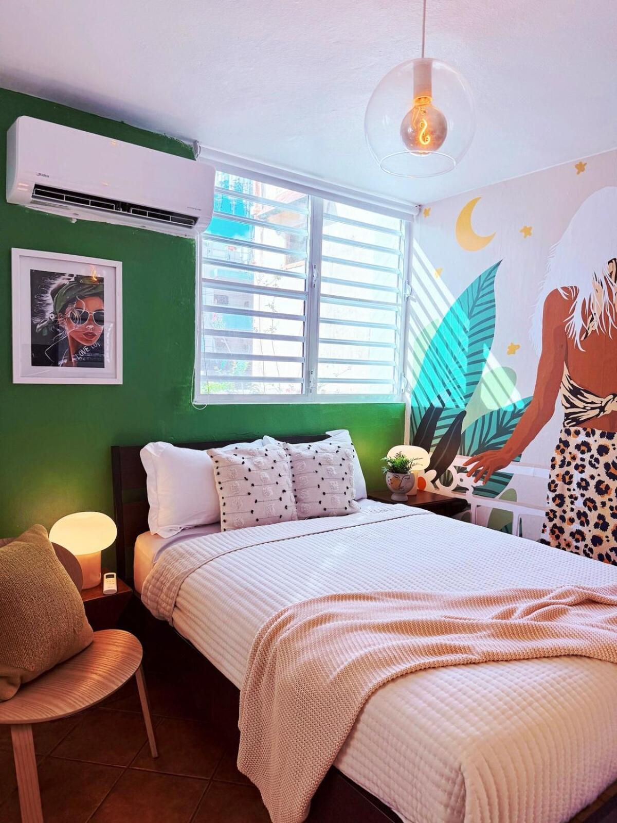 Stunning 2br W Parking - Walk To Beach! * San Juan